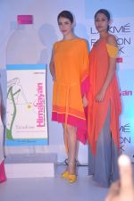 Sucheta Sharma at the launch of Lakme Timeless collection  in Taj Land_s End on 24th July 2012 (96).JPG